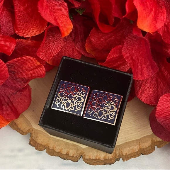 Elegant Silver and Navy Square Cufflinks - Picture 14 of 16